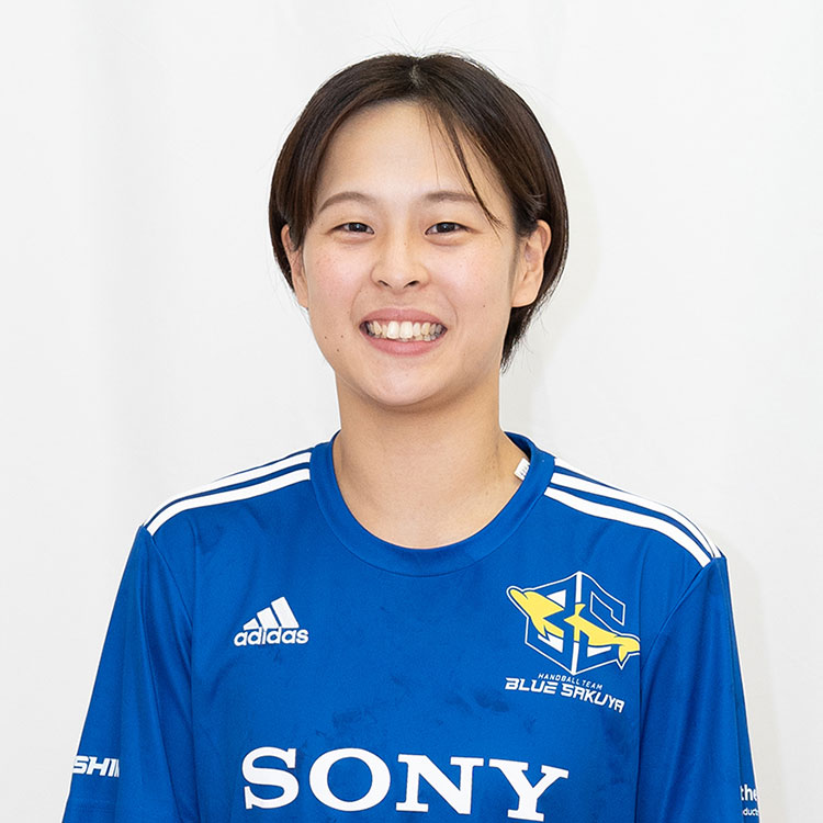 川島 芽依